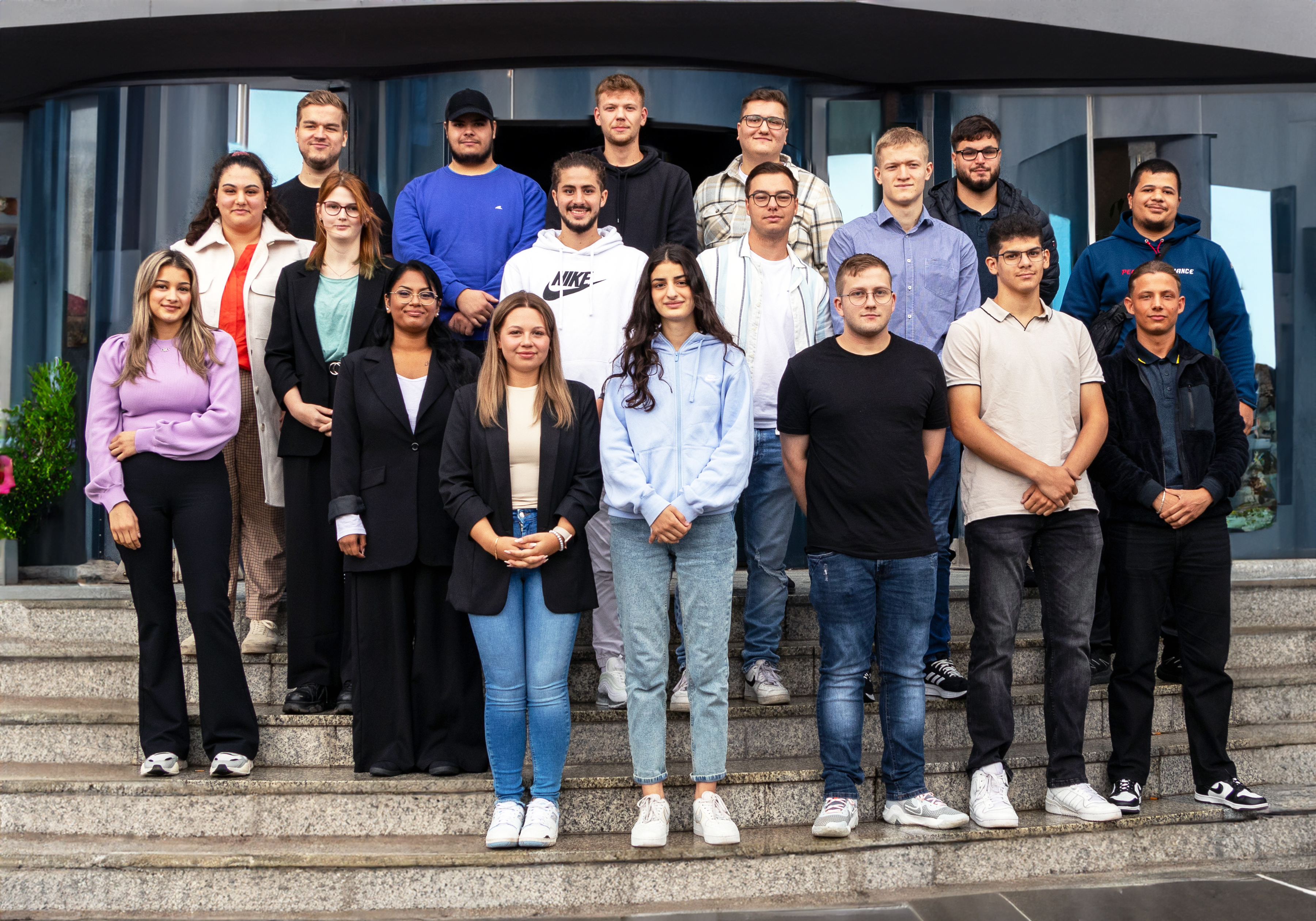 KÖTTER Unternehmensgruppe verschafft erneut rund 100 jungen Menschen Start ins Berufsleben 