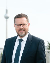 Neuer Hauptgeschäftsführer von BDSW und BDGW: Dr. Peter Schwark nimmt seine Arbeit auf